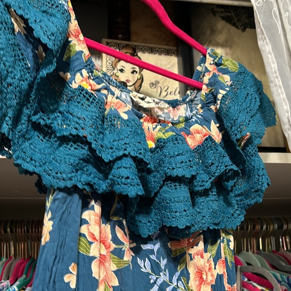 Beautiful Ruffled Full Skirted Dress - Picture 4 of 4